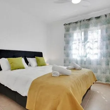 House Carla Private Pool Heated Vila