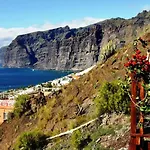 House Carla Private Pool Heated * Puerto de Santiago (Tenerife)